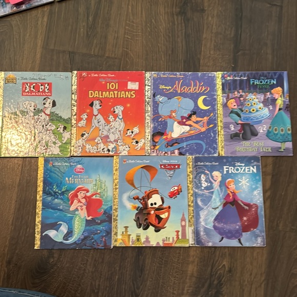 Golden books, lot #20, 15 books - Picture 2 of 4